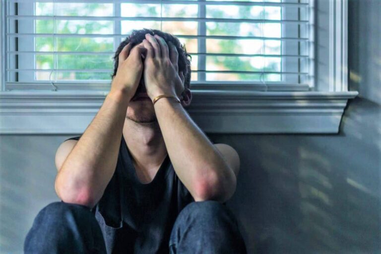 человеку плохо